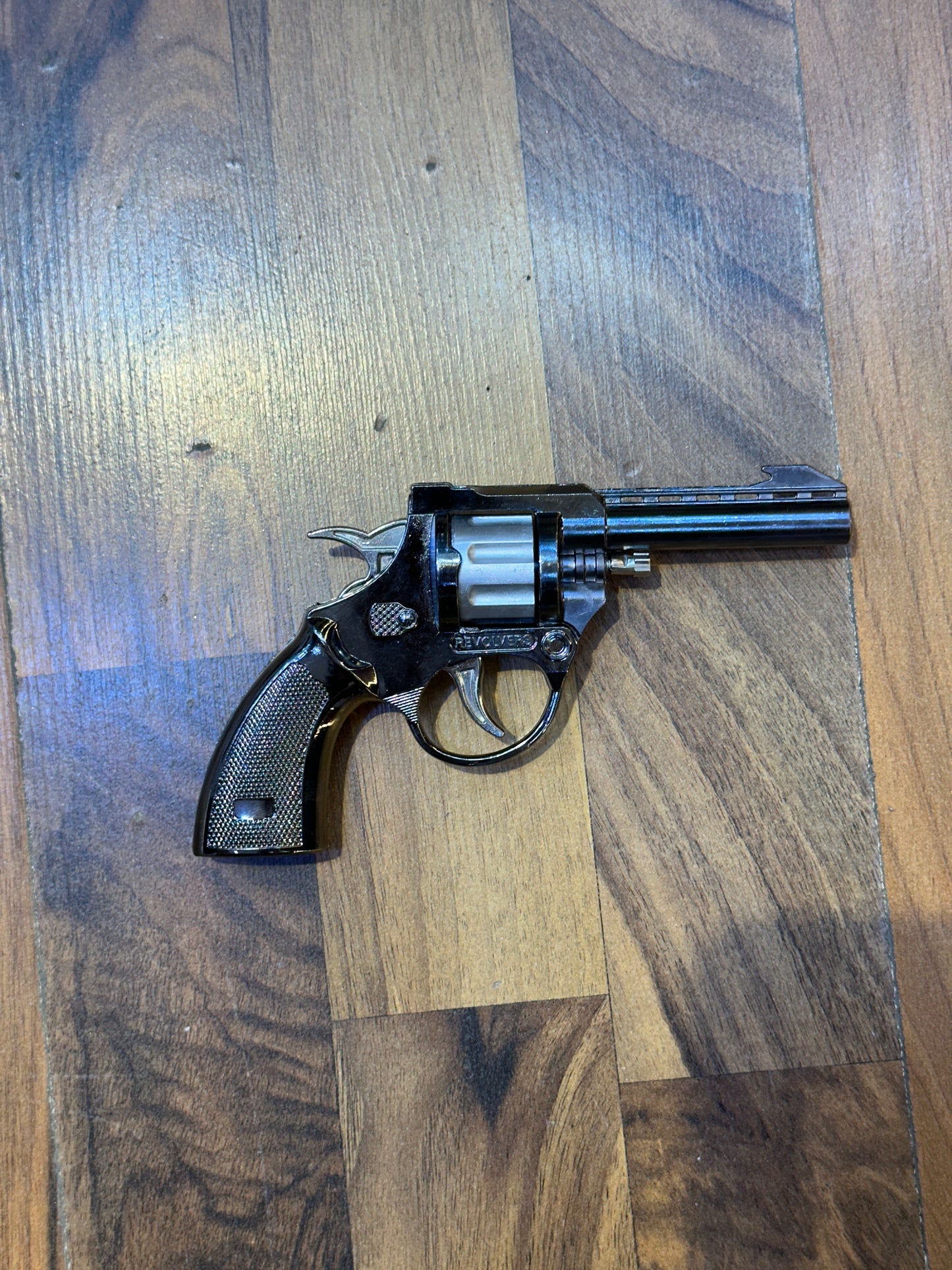 Toy metal gun