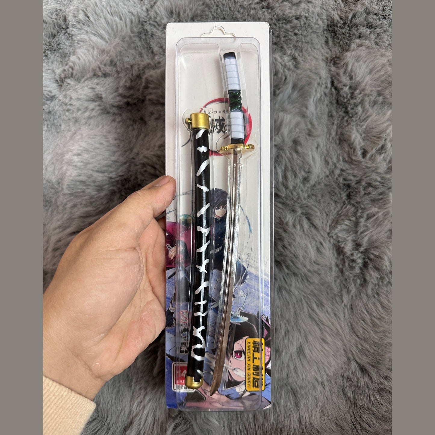 The Demonslayer and One Piece swords with pin control