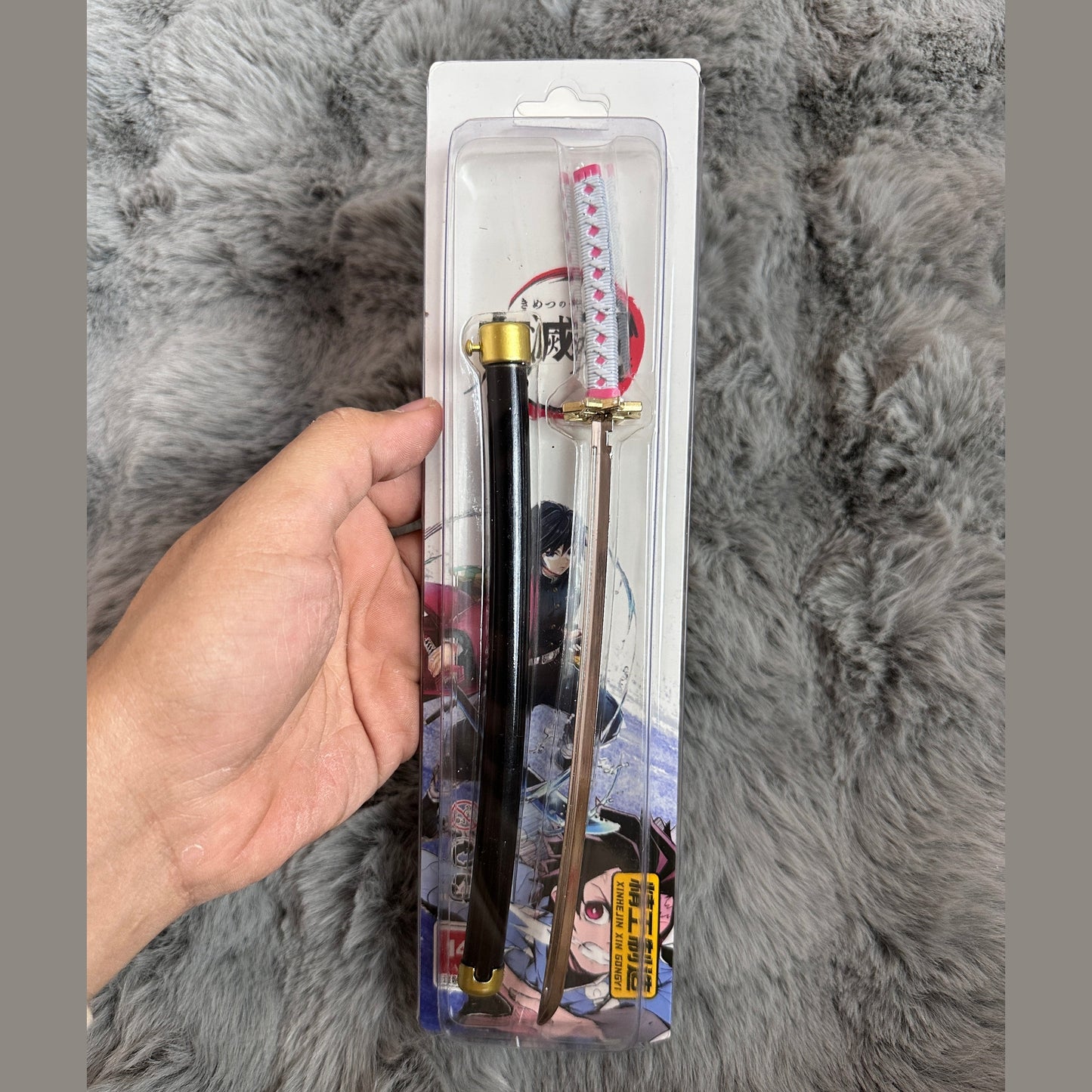 The Demonslayer and One Piece swords with pin control