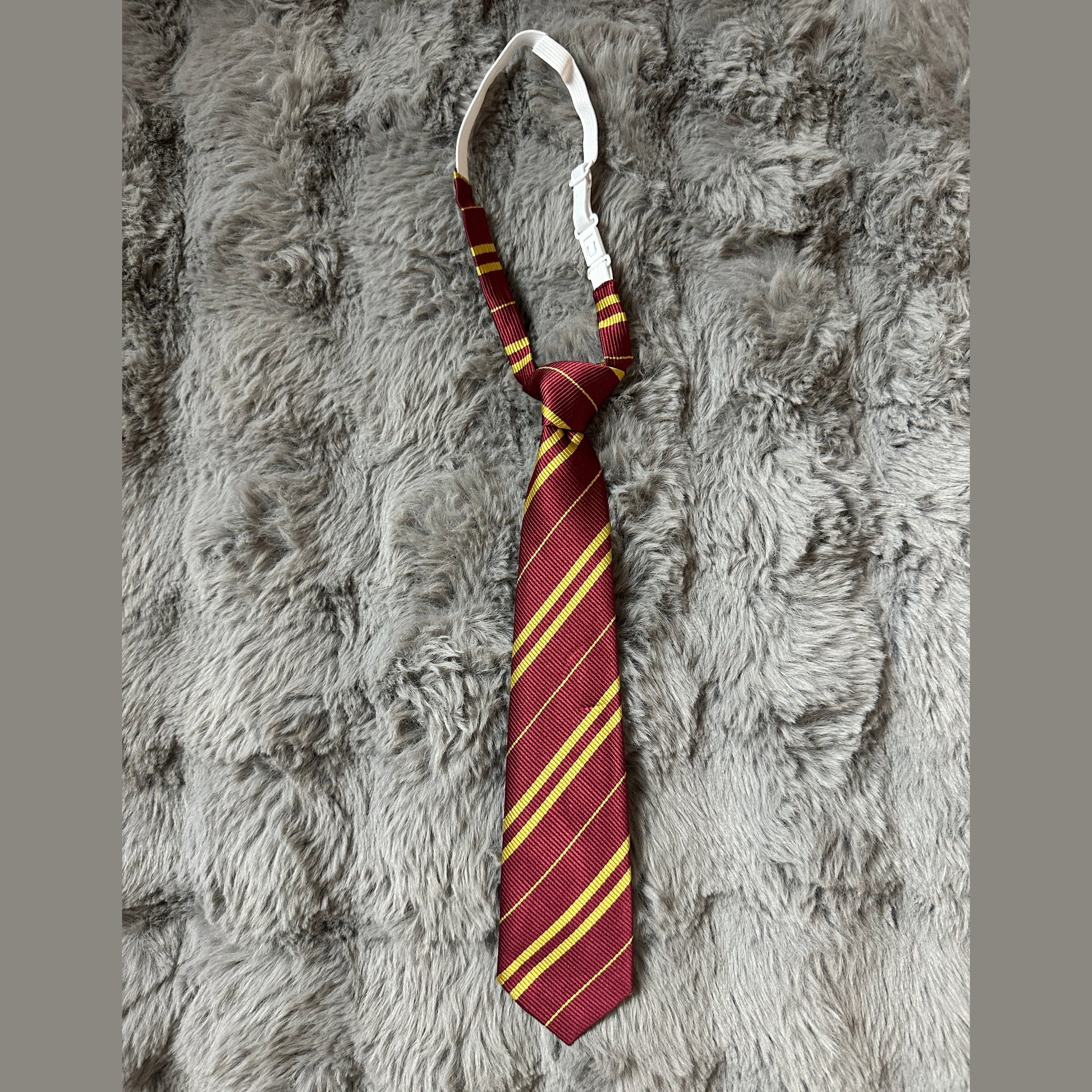 Harry Potter Cosplay Set: Gryffindor Tie, Magic Wand & Round Glasses