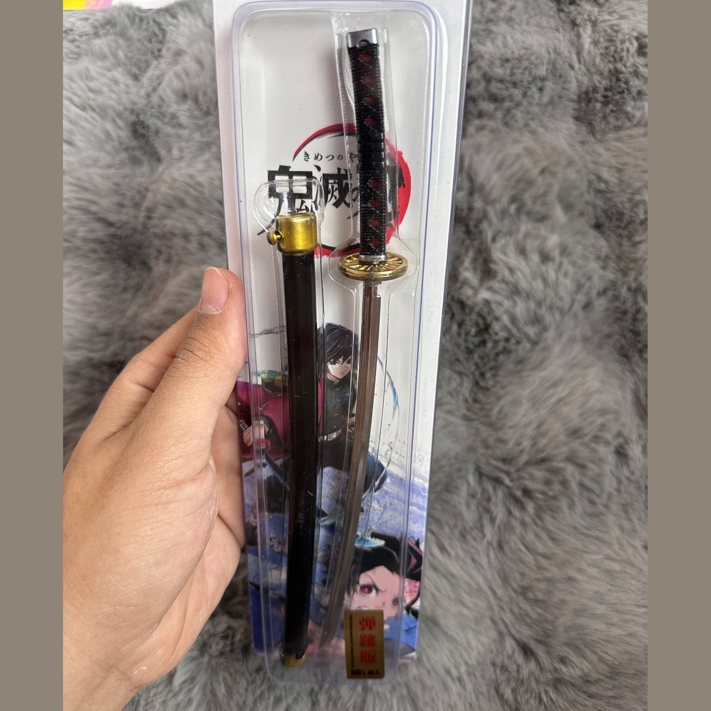 The Demonslayer and One Piece swords with pin control