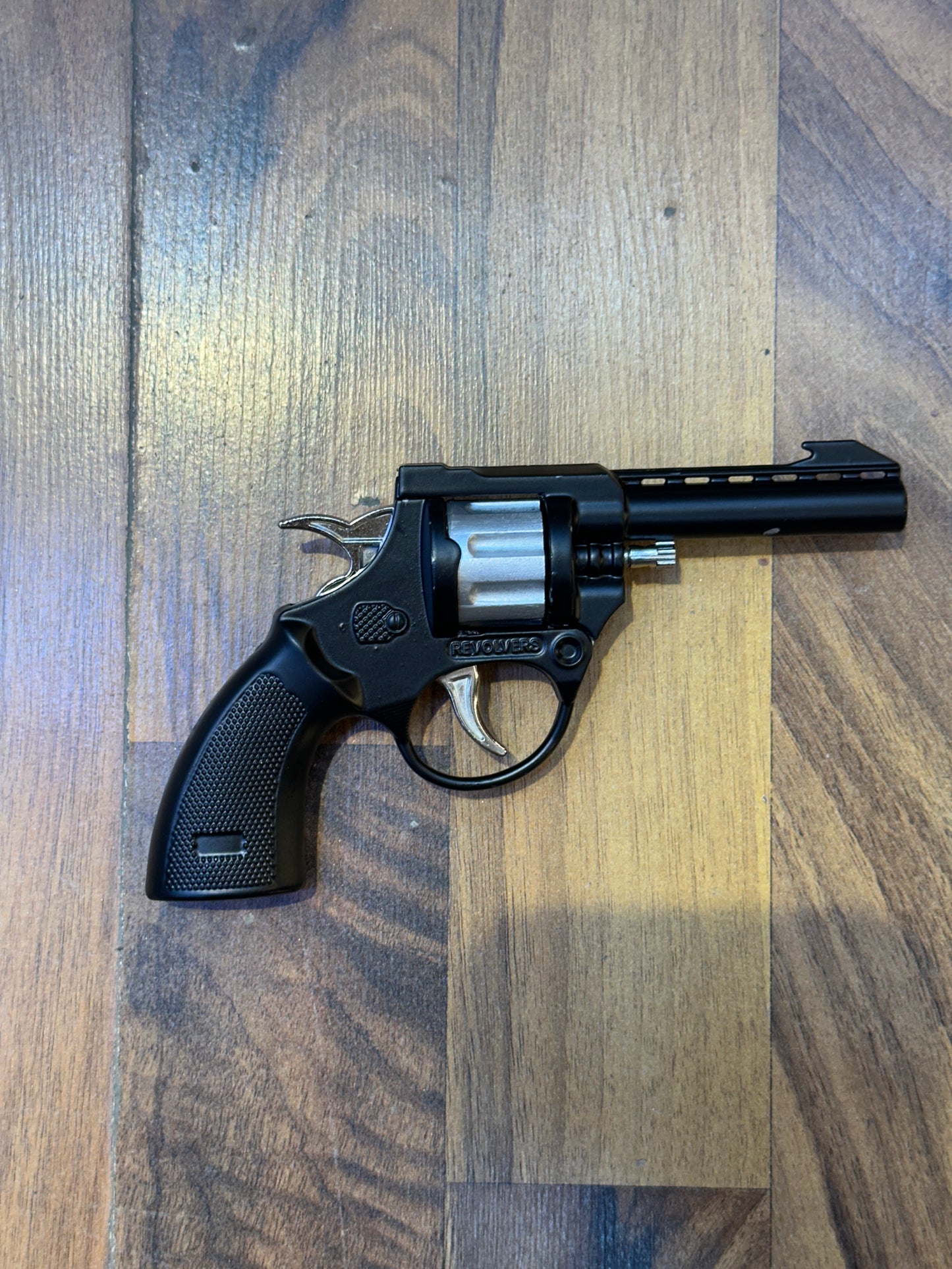 Toy metal gun