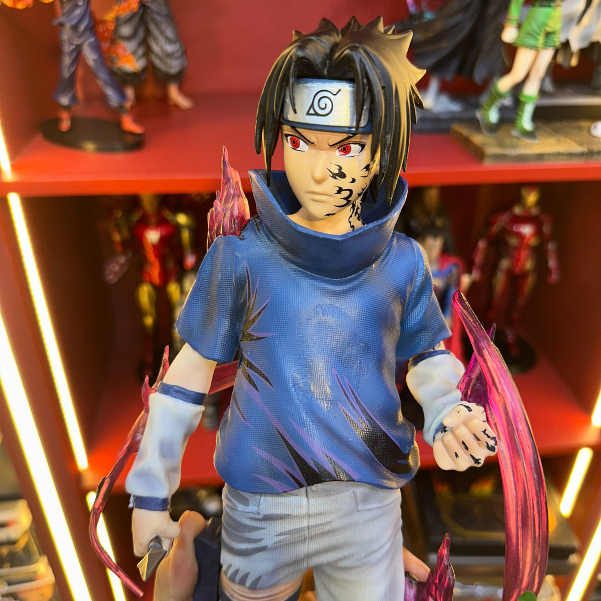 Highly Detailed Red-Eyed Assassin Figure - Cursed Warrior Edition with Kunai